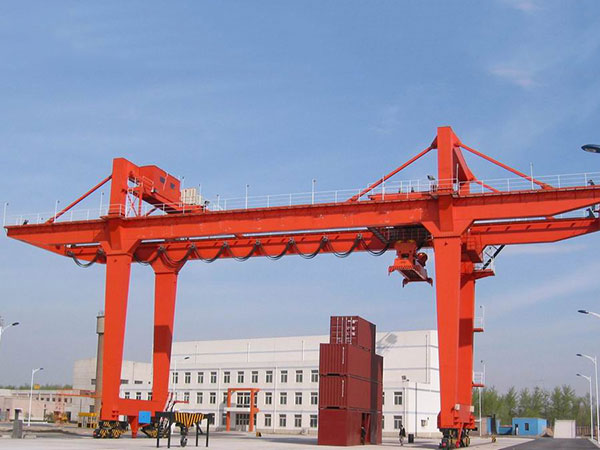 U型門(mén)式起重機(jī)